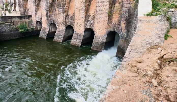 యాసంగి సాగుకు నిజాంసాగర్ నీటి విడుదల