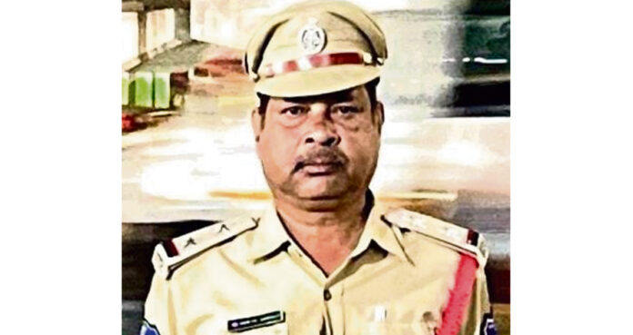 గుండెపోటుతో పోలీస్స్టేషన్లోనే ఎస్ఐ మృతి