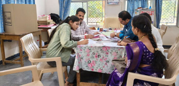 66మంది పోస్టల్ బ్యాలెట్ వినియోగించుకున్నారు