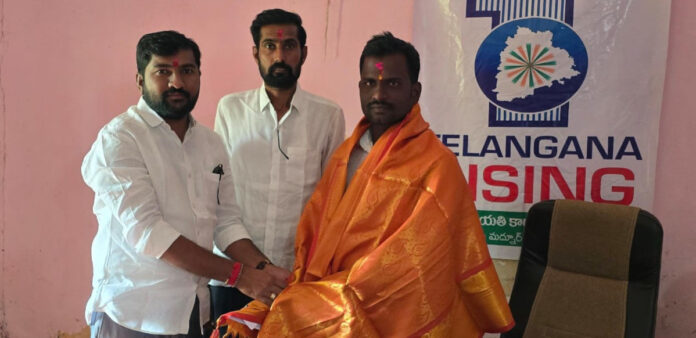 గోజేగావ్ ఏకగ్రీవ సర్పంచ్ కు ఘన సన్మానం