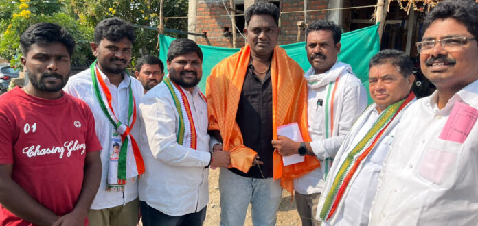 నూతనంగా ఎన్నికైన సర్పంచ్ గడ్డం క్రాంతికి ఘన సన్మానం