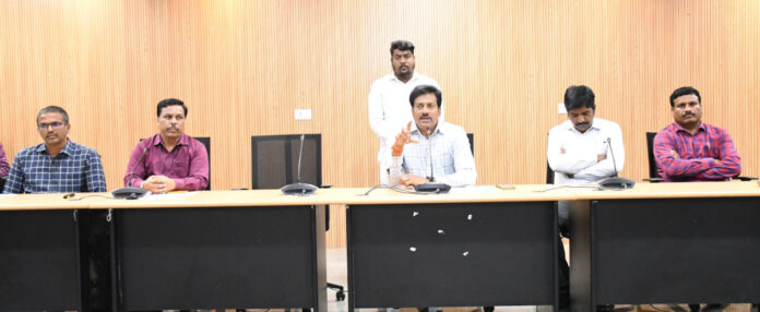 అదనపు వసూళ్లకు పాల్పడితే చర్యలు