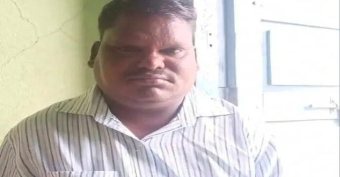 గుండెపోటుతో అటెండర్ మృతి