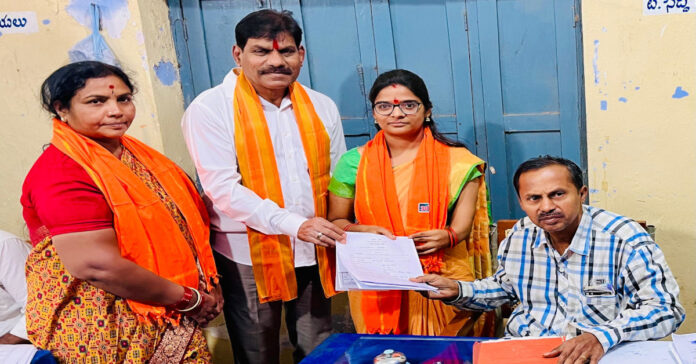 మద్నూర్ జీపీ సర్పంచ్ స్థానానికి బీజేపీ అభ్యర్థి నామినేషన్ దాఖలు