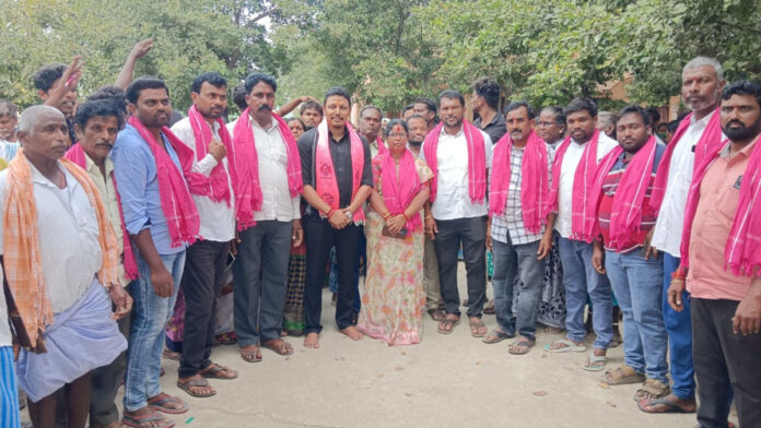 భారీ ర్యాలీతో నామీనేషన్ వేసిన బీఆర్ఎస్ అభ్యర్థి వెలుగు అనిత అంజయ్య