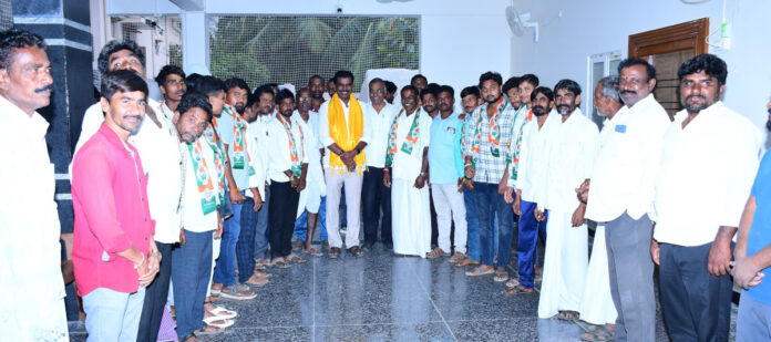 కాంగ్రెస్ లో చేరిన బీఆర్ఎస్ నాయకులు