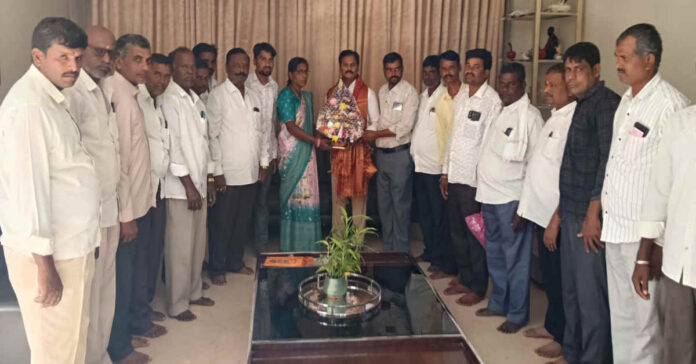 ఎమ్మెల్యేను కలిసిన కాంగ్రెస్ పార్టీ అభ్యర్థి భూష బోయిన సంతోష…..