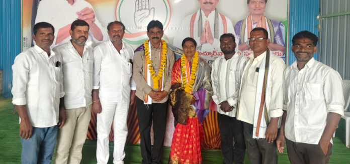 Bichkunda leaders honour Usha-Santosh Mestri