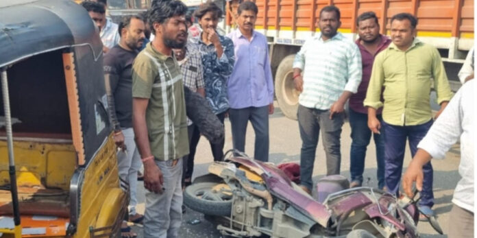 వేములవాడలో బైక్–ఆటో ఢీ.. వ్యక్తికి తీవ్ర గాయాలు