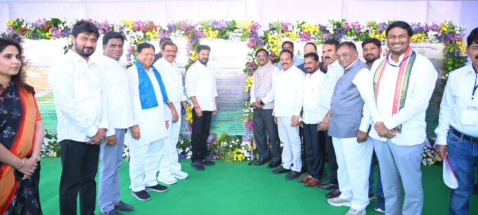 ఆదిలాబాద్ లో అభివృద్ధి పనులకు సీఎం శంకుస్థాపన