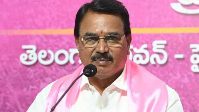 పాలమూరులో తట్ట మన్ను తీయలే