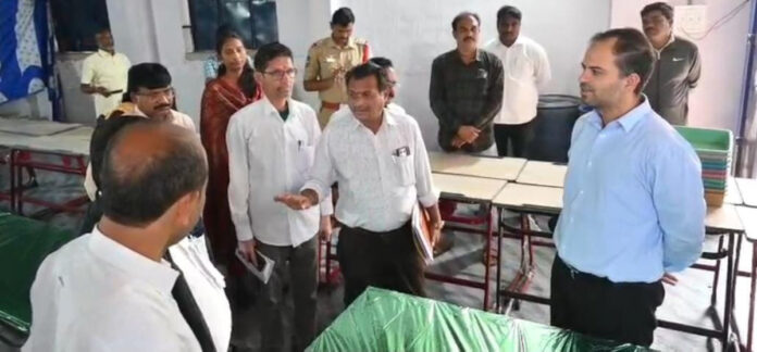 Collector monitors polling pattern from webcasting control room