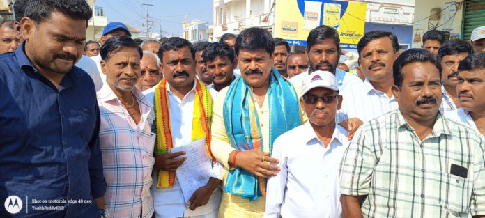 ఆలూరులో కాంగ్రెస్ అభ్యర్థి నామినేషన్ దాఖలు