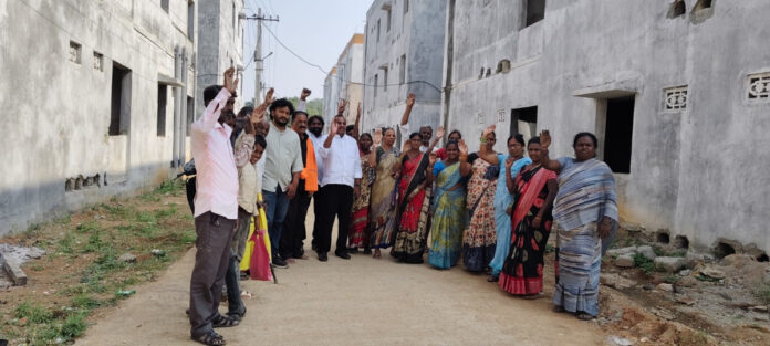 డబుల్ బెడ్ రూం కాలనీని పట్టించుకోరా..!