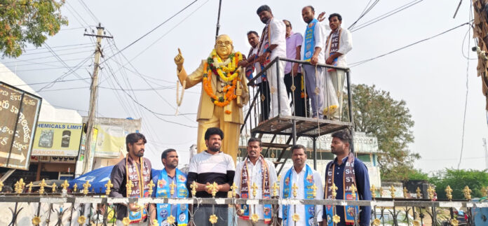 ఘనంగా డాక్టర్ బిఆర్ అంబేద్కర్ వర్ధంతి