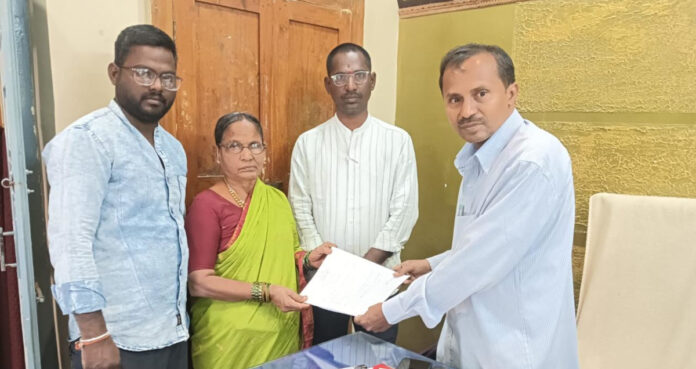 మద్నూర్ బీఆర్ఎస్ సర్పంచ్ అభ్యర్థిగా ఈశ్వరమ్మ నామినేషన్