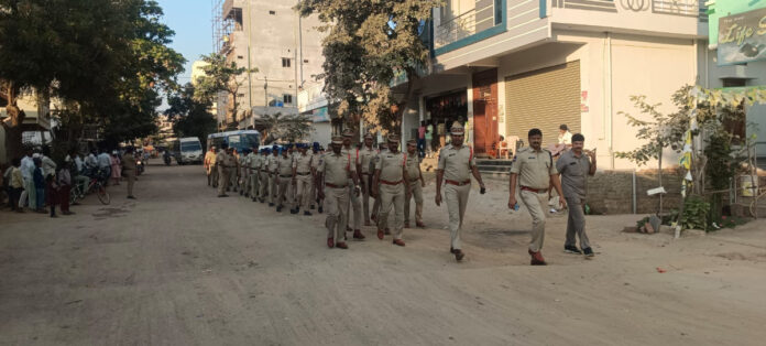 సదాశివపేటలో ఫ్లాగ్ మార్చ్ – ఎన్నికల శాంతి భద్రతల పర్యవేక్షణ