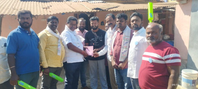 జనగామలో మాజీ సర్పంచ్ జోరుగా ప్రచారం