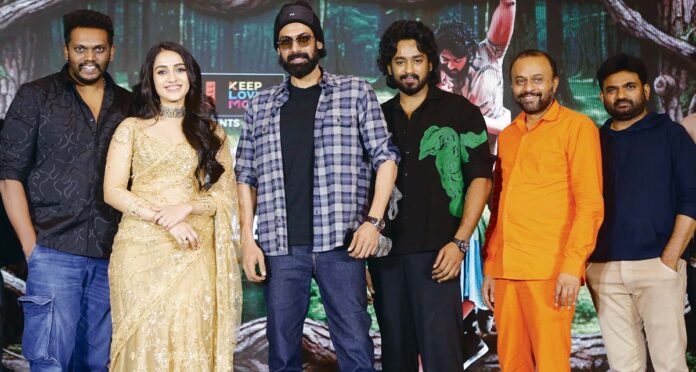 ప్రేమ కోసం ‘మోగ్లీ’ చేసిన యుద్ధం