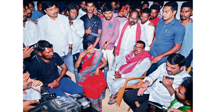 మద్యంలో మూత్రం కలిపి తాగాలంటూ హింసించారు