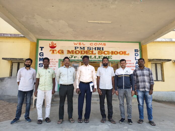 పదిలో వందశాతం ఉత్తీర్ణత సాధించేలా చూడాలి.