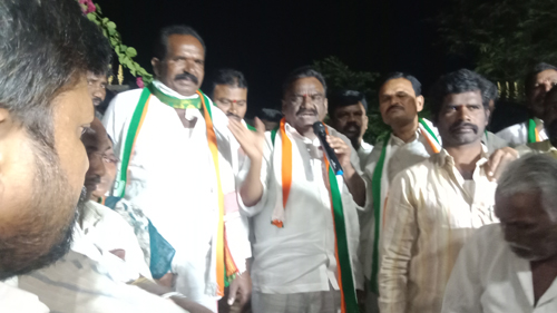 కాంగ్రెస్ అభ్యర్థులు గెలిస్తేనే గ్రామాభివృద్ధి సాధ్యం