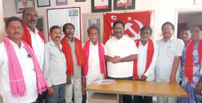 ఆదర్శ గ్రామంగా తీర్చిదిద్దాలి : మాజీ ఎమ్మెల్యే జూలకంటి