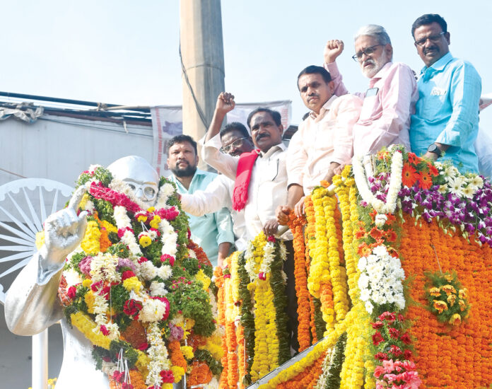 అంబేద్కర్ ఆశయాలను కాలరాస్తున్న కేంద్రం