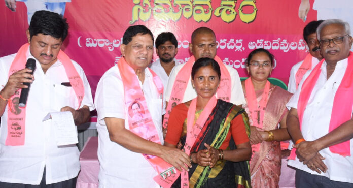 కాంగ్రెస్ నుంచి బీఆర్ఎస్ లో చేరిక