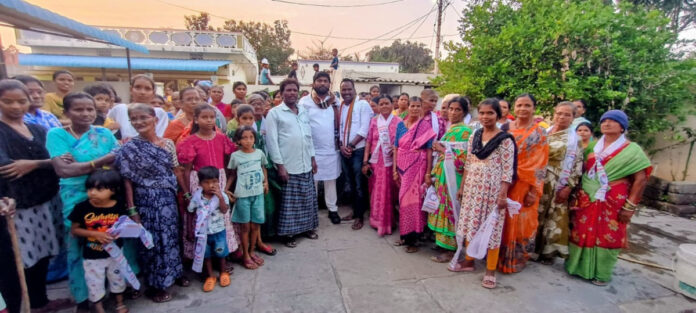 ఊరికి సేవ చేసే వాడిని గెలిపించండి