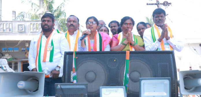 కాంగ్రెస్ అభ్యర్థులను గెలిపించుకొని గ్రామాలను అభివృద్ధి చేసుకుందాం