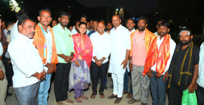 కట్టంగూరు సర్పంచ్ ను అభినందించిన ఎమ్మెల్యే రాజగోపాల్ రెడ్డి