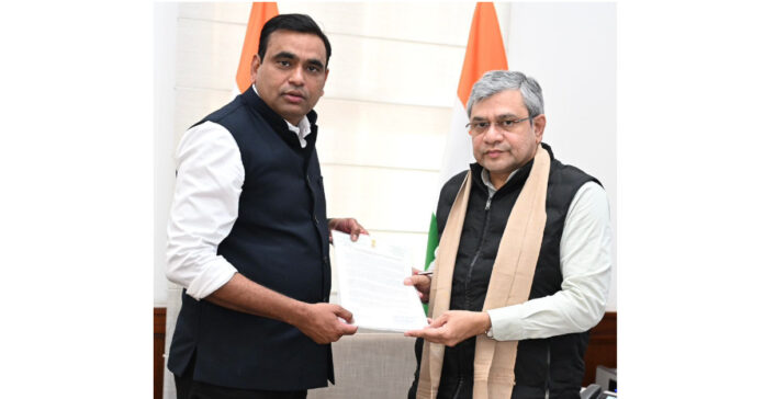 Main trains should be stopped at Bommaipalli railway station.