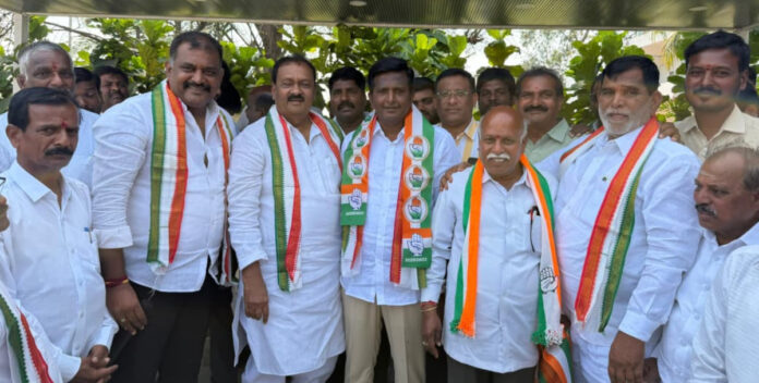 కాంగ్రెస్ పార్టీలో భారీగా చేరికలు
