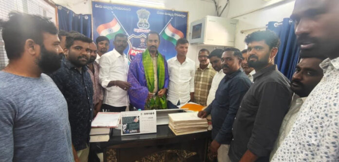 Members of Uplur administration meet SI Anil Reddy