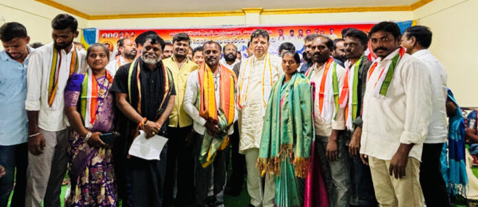 Minister Sridhar Babu felicitates new Sarpanches