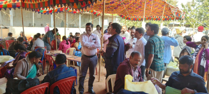 పంపిణీ కేంద్రాన్ని సందర్శించిన అబ్జర్వర్ సర్వేశ్వర రెడ్డి