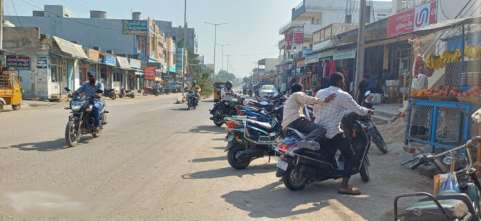 అక్రమార్కులకు అధికారుల వత్తాసు..!