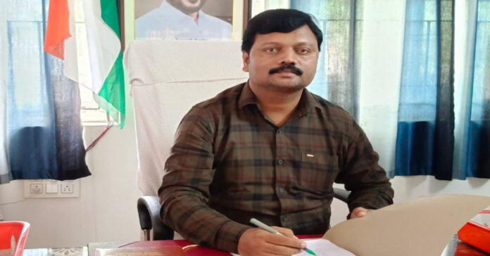 జీజేసీలో పోలింగ్ సామాగ్రి పంపిణీ కేంద్రం