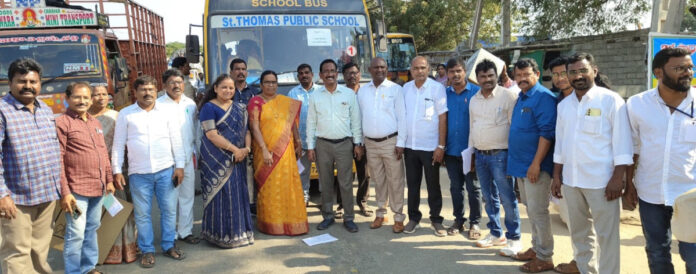 పోలింగ్ సామాగ్రిని జాగ్రత్తగా పంపిణీ చేయాలి