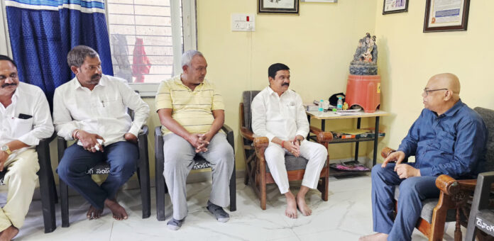 Prashanth Reddy visits retired IAS officer Chiranjeevi