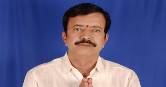 ఉద్యోగం వదిలి…. ప్రజాసేవకు కదిలి