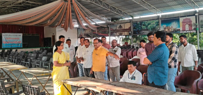 RDO visits distribution center