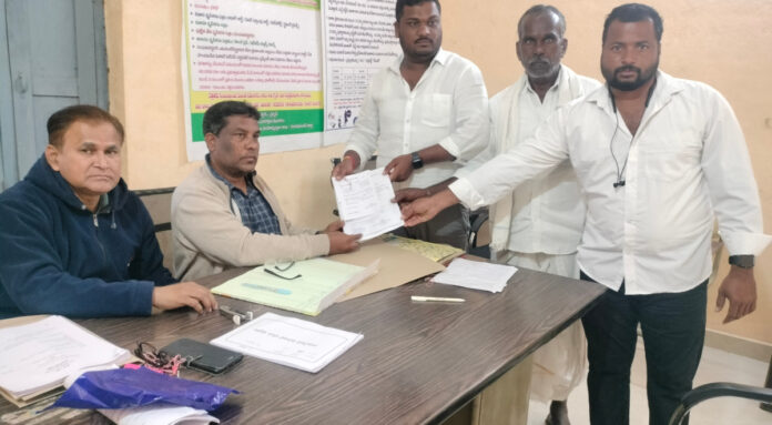 డోంకల్ సర్పంచ్ అభ్యర్థిగా రోహిత్ గౌడ్ నామినేషన్..