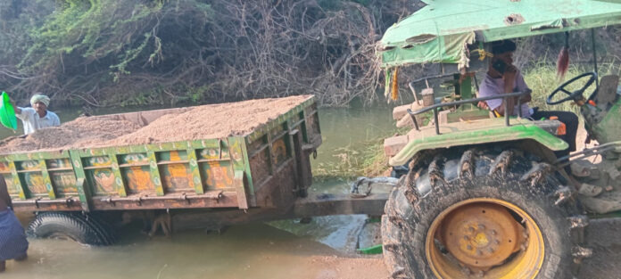 ఎన్నికల వేళ ఇసుక దందా