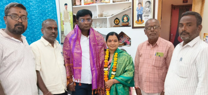 సర్పంచ్ విశాలాక్షి దంపతులకు సన్మానం