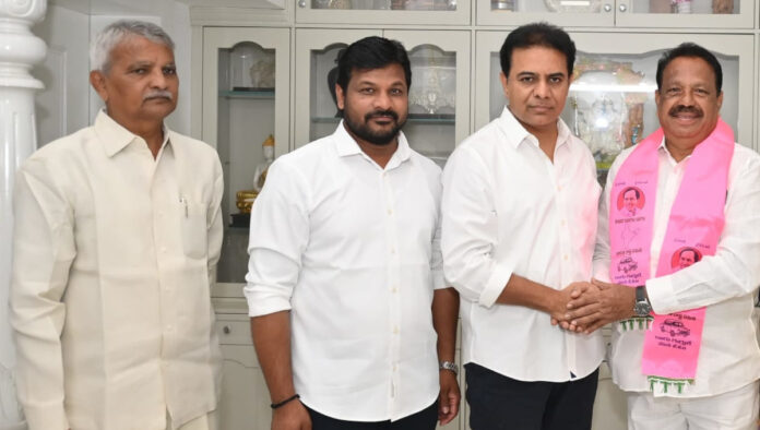 Senior Congress leaders from Khanapur join BRS in the presence of KTR