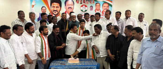 కాంగ్రెస్ కార్యాలయంలో సోనియా గాంధీ జన్మదిన వేడుకలు