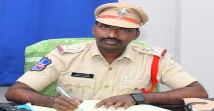 రెచ్చగొట్టే పోస్టలు పెడితే కఠిన చర్యలు: ఎస్సై వెంకటేష్