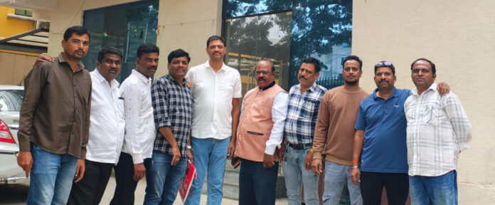 జర్నలిస్ట్ కుటుంబాన్ని ఆదుకోవాలి